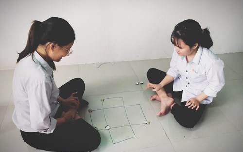 LỢI ÍCH CỦA TRÒ CHƠI DÂN GIAN ĐỐI VỚI TRẺ MẦM NON