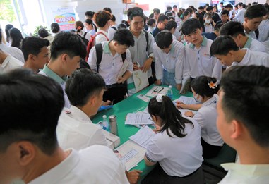 Hơn 3.000 lượt phỏng vấn tuyển dụng tại Ngày hội việc làm 2024 Đại học Đông Á