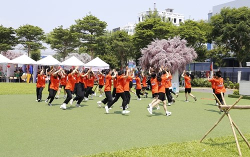 Sinh viên ngành Giáo dục mầm non được huấn luyện kỹ năng chuẩn Nhật Bản