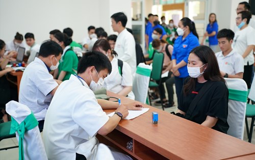 Đại học Đông Á: hơn 1000 lượt đăng ký hiến máu tình nguyện đợt 1 năm 2023