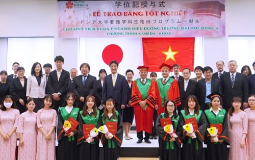 Lần đầu tiên Đại học Đông Á tổ chức lễ tốt nghiệp cho sinh viên tại Nhật Bản