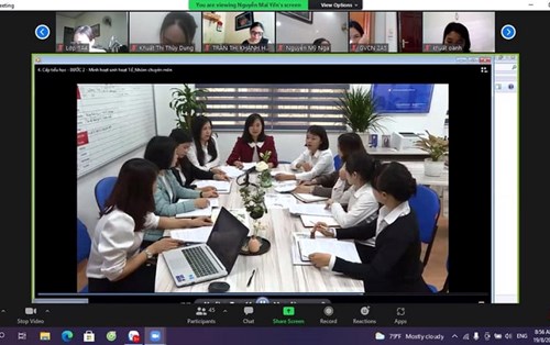 Dạy học trực tuyến: Thầy cô giúp nhau cùng tiến bộ