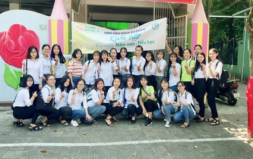 Làm thế nào để sinh viên sư phạm mới ra trường chuyên nghiệp ngay từ lần đầu đứng lớp?
