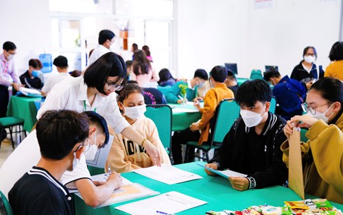 Đón tân sinh viên K22 nhập học 