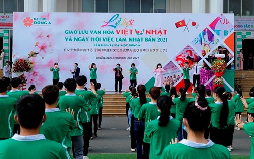 Sinh viên ĐH Đông Á tham gia lễ hội giao lưu Văn hóa Việt Nhật được tổ chức thường niên tại ĐH Đông Á